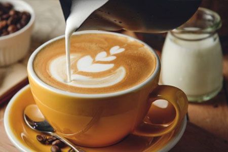 Кофе с молоком: пить или не пить?