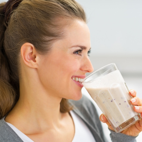 Молочный коктейль Mokate со вкусом клубники и банана, 1 кг