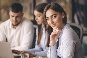 Поздравьте менеджерку с 8 марта и получите скидку